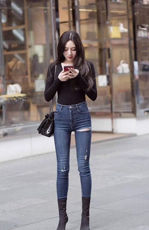 牛仔裤配短靴子图片,演绎时尚街头风